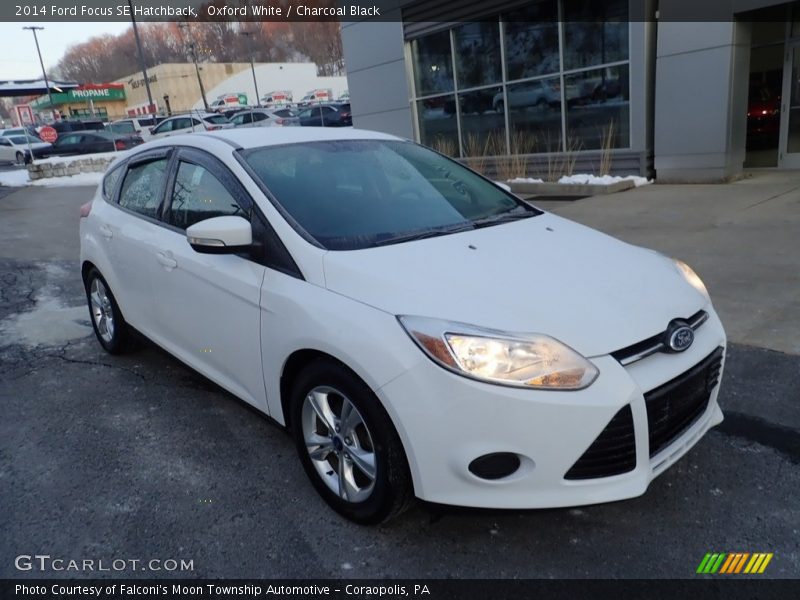 Oxford White / Charcoal Black 2014 Ford Focus SE Hatchback