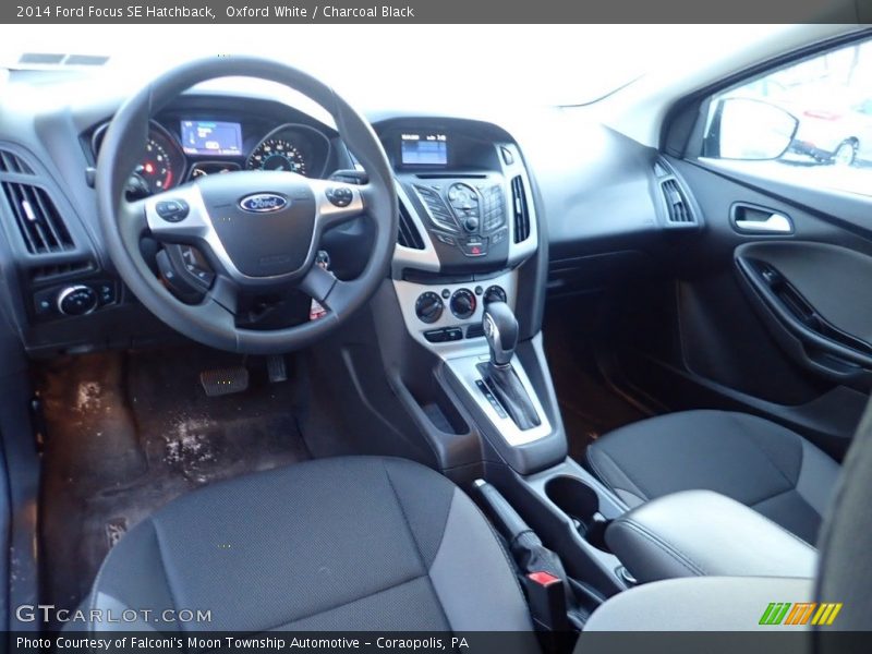 Oxford White / Charcoal Black 2014 Ford Focus SE Hatchback