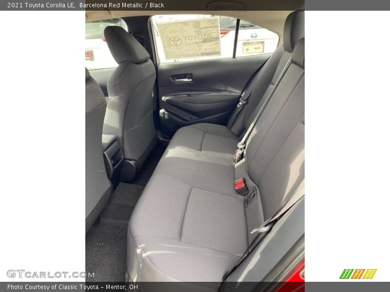 Barcelona Red Metallic / Black 2021 Toyota Corolla LE