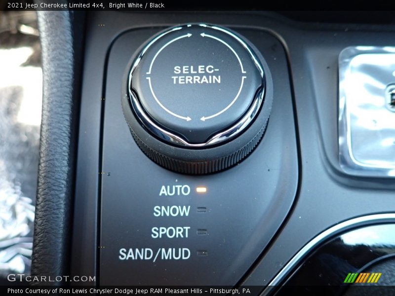 Bright White / Black 2021 Jeep Cherokee Limited 4x4