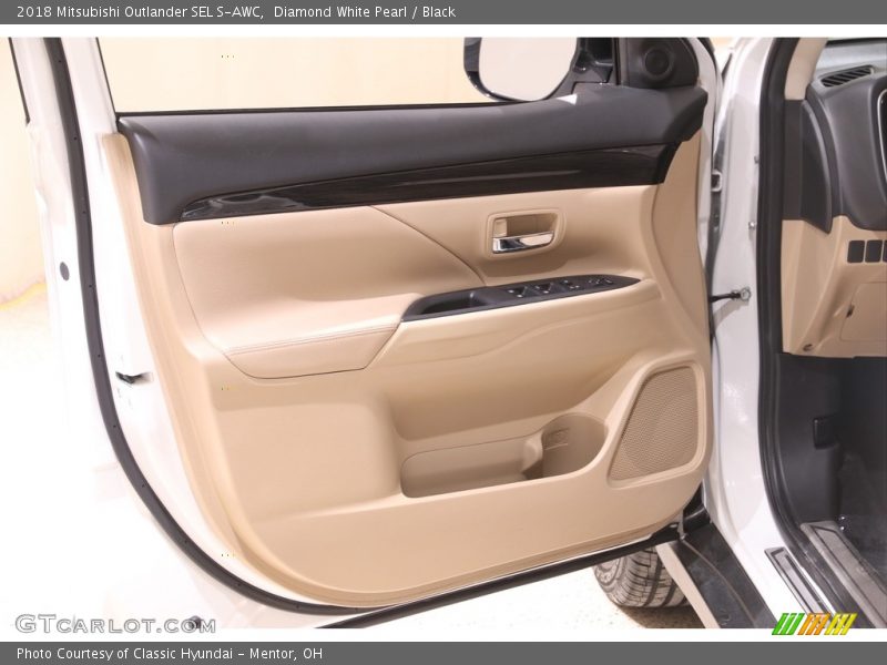 Diamond White Pearl / Black 2018 Mitsubishi Outlander SEL S-AWC