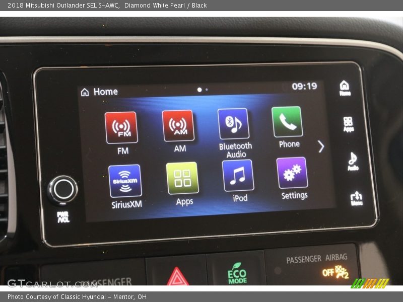 Diamond White Pearl / Black 2018 Mitsubishi Outlander SEL S-AWC