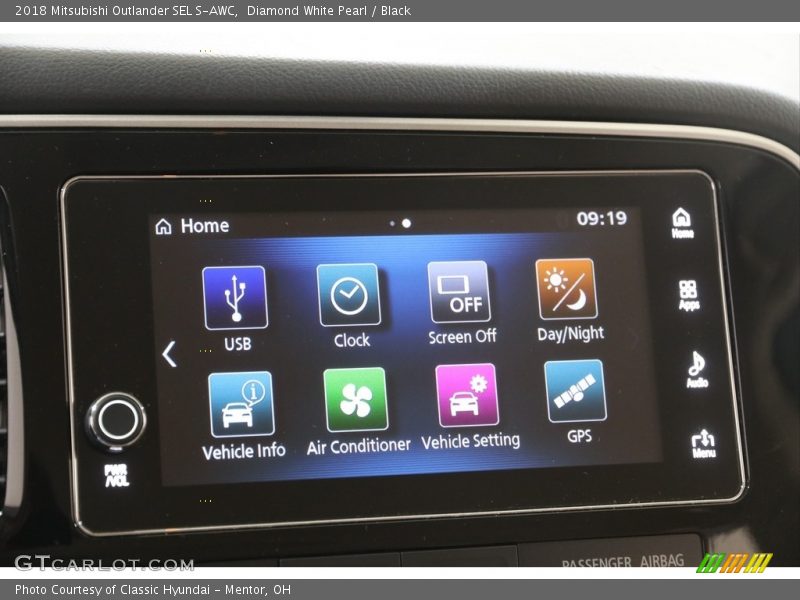 Diamond White Pearl / Black 2018 Mitsubishi Outlander SEL S-AWC