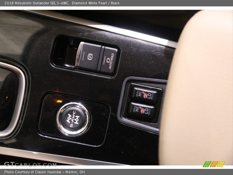 Diamond White Pearl / Black 2018 Mitsubishi Outlander SEL S-AWC