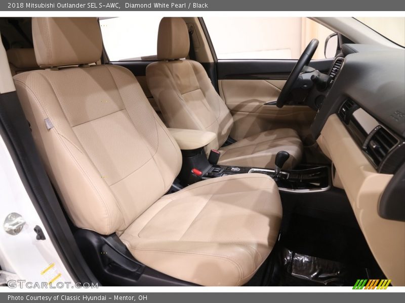 Diamond White Pearl / Black 2018 Mitsubishi Outlander SEL S-AWC