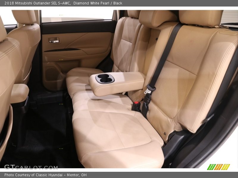 Diamond White Pearl / Black 2018 Mitsubishi Outlander SEL S-AWC
