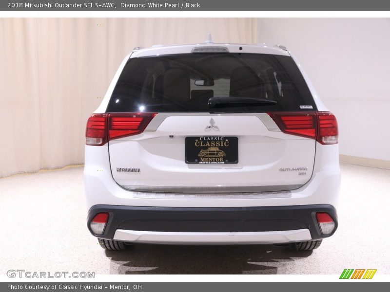 Diamond White Pearl / Black 2018 Mitsubishi Outlander SEL S-AWC