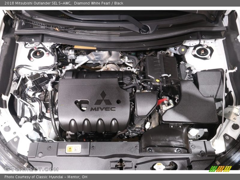 Diamond White Pearl / Black 2018 Mitsubishi Outlander SEL S-AWC