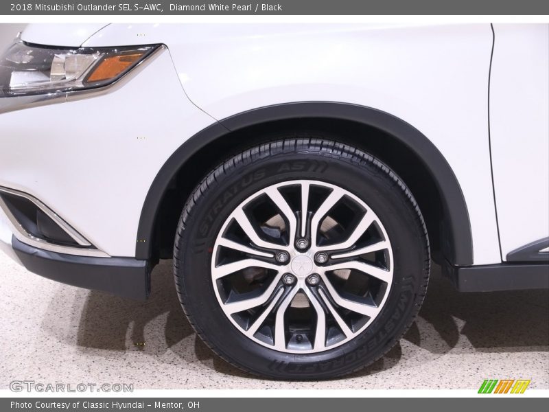 Diamond White Pearl / Black 2018 Mitsubishi Outlander SEL S-AWC