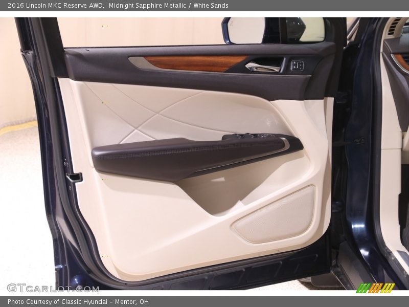 Door Panel of 2016 MKC Reserve AWD