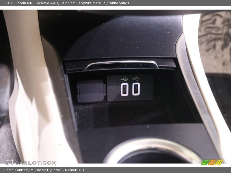 Midnight Sapphire Metallic / White Sands 2016 Lincoln MKC Reserve AWD