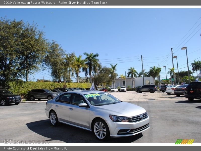 Reflex Silver Metallic / Titan Black 2019 Volkswagen Passat Wolfsburg