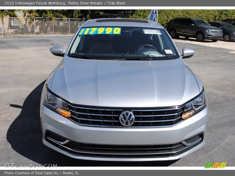 Reflex Silver Metallic / Titan Black 2019 Volkswagen Passat Wolfsburg