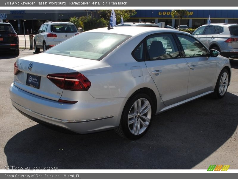 Reflex Silver Metallic / Titan Black 2019 Volkswagen Passat Wolfsburg