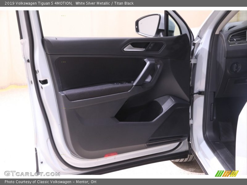 White Silver Metallic / Titan Black 2019 Volkswagen Tiguan S 4MOTION
