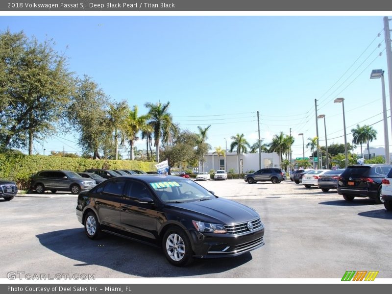 Deep Black Pearl / Titan Black 2018 Volkswagen Passat S