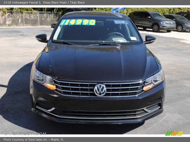Deep Black Pearl / Titan Black 2018 Volkswagen Passat S