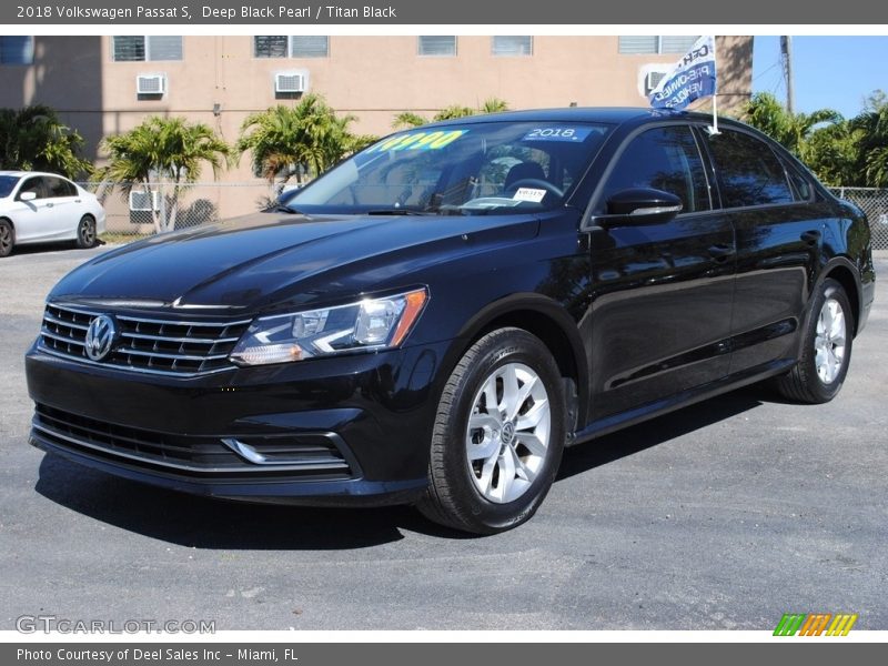 Deep Black Pearl / Titan Black 2018 Volkswagen Passat S