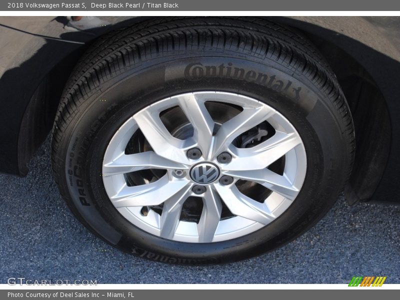 Deep Black Pearl / Titan Black 2018 Volkswagen Passat S