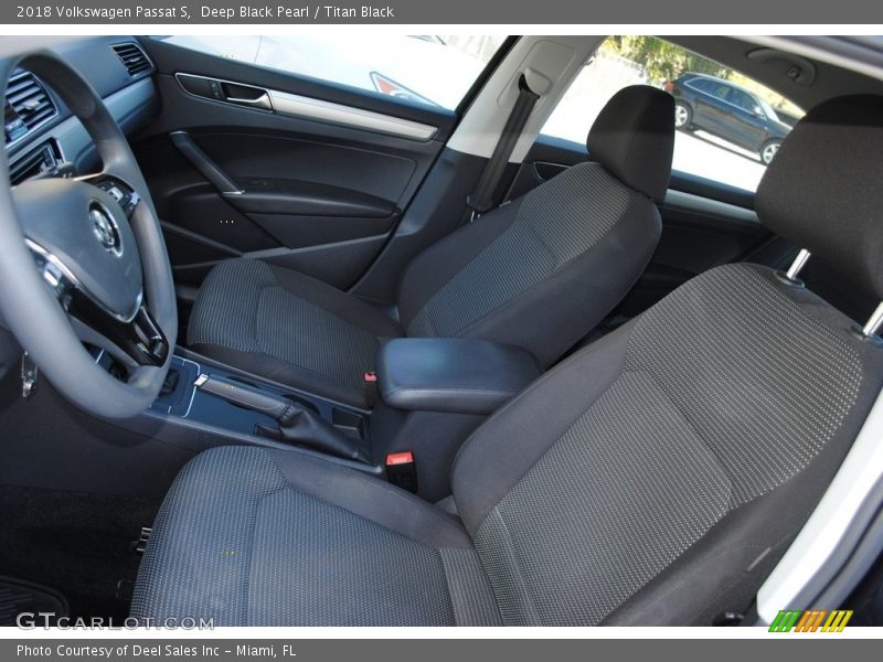 Deep Black Pearl / Titan Black 2018 Volkswagen Passat S