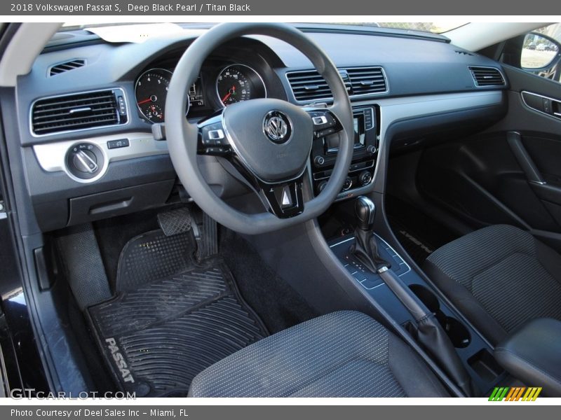 Deep Black Pearl / Titan Black 2018 Volkswagen Passat S