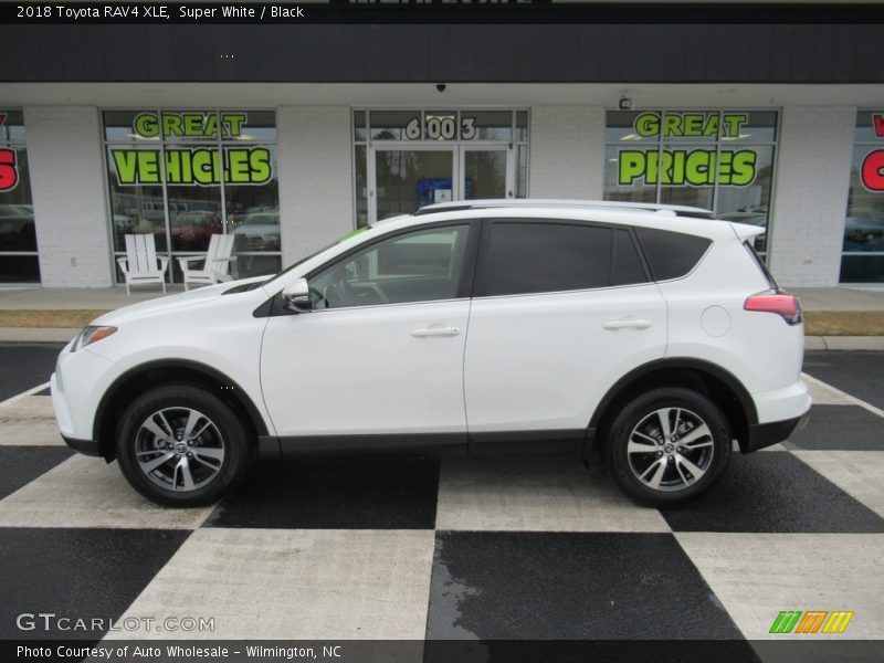Super White / Black 2018 Toyota RAV4 XLE