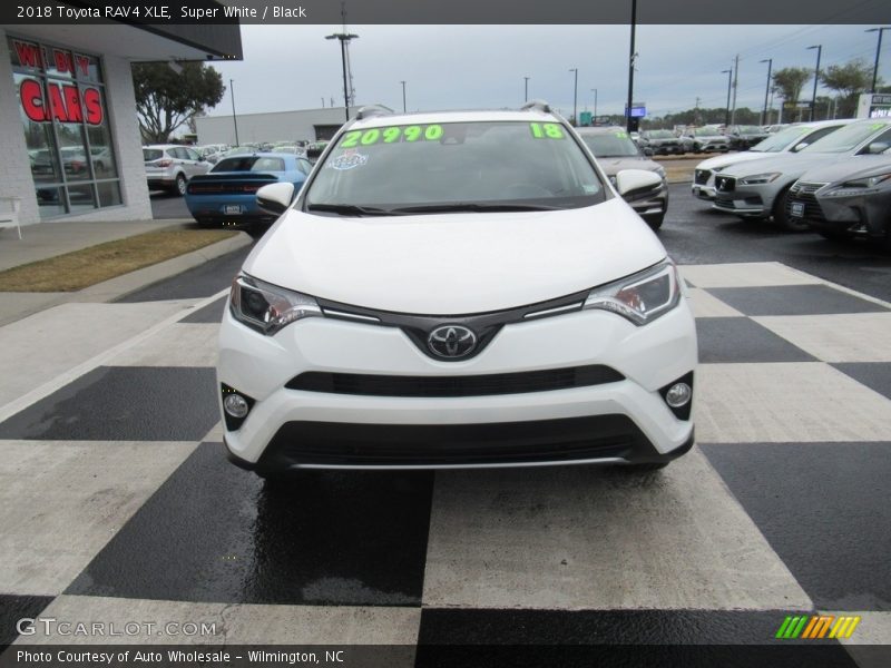 Super White / Black 2018 Toyota RAV4 XLE