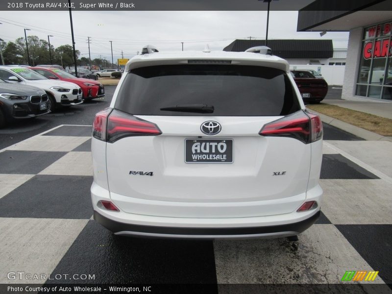 Super White / Black 2018 Toyota RAV4 XLE