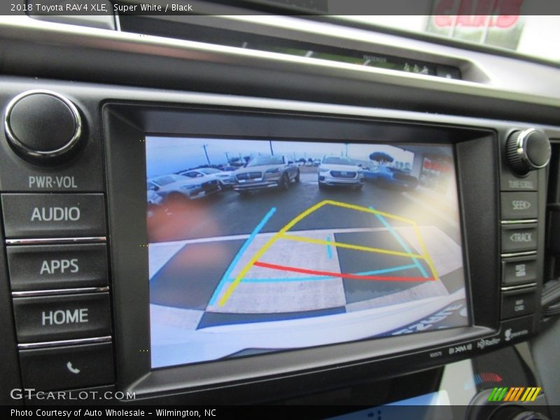 Super White / Black 2018 Toyota RAV4 XLE