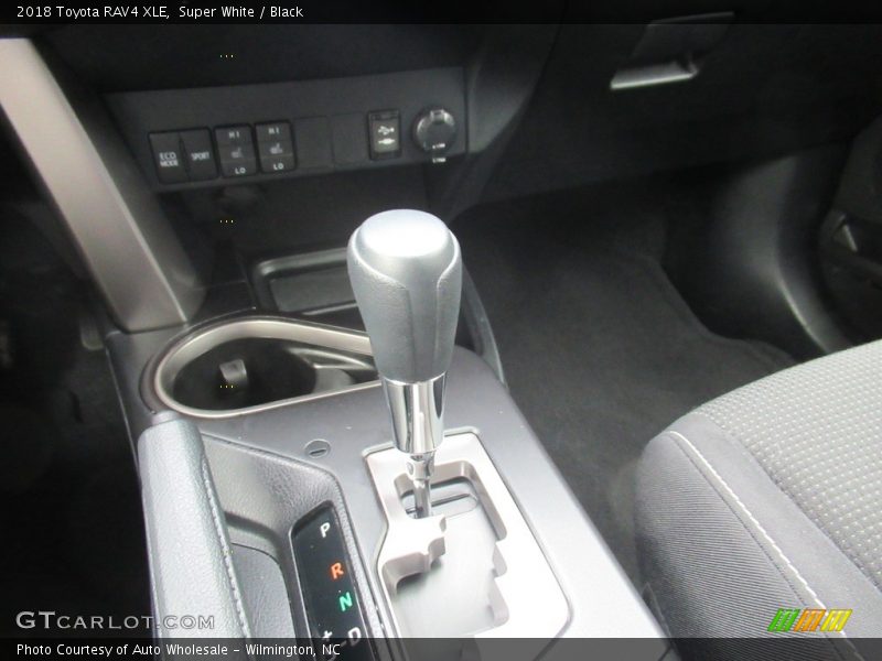Super White / Black 2018 Toyota RAV4 XLE