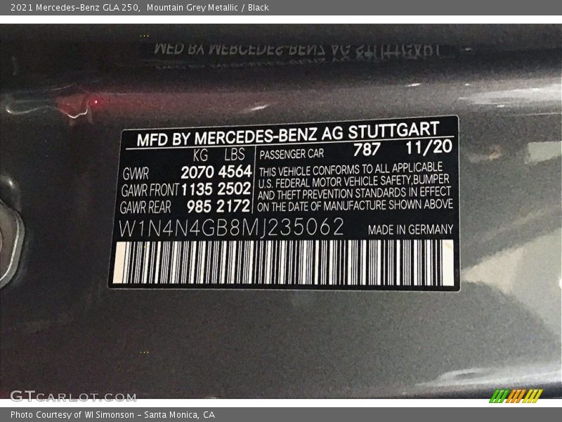 Mountain Grey Metallic / Black 2021 Mercedes-Benz GLA 250