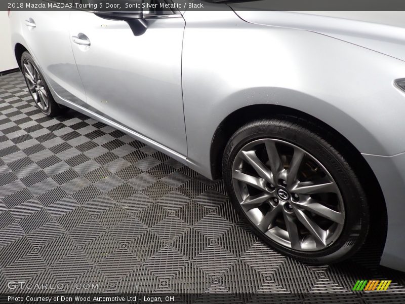 Sonic Silver Metallic / Black 2018 Mazda MAZDA3 Touring 5 Door
