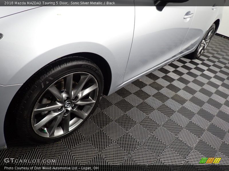 Sonic Silver Metallic / Black 2018 Mazda MAZDA3 Touring 5 Door