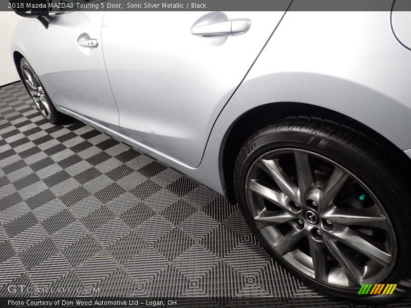 Sonic Silver Metallic / Black 2018 Mazda MAZDA3 Touring 5 Door