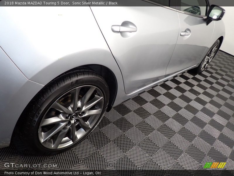 Sonic Silver Metallic / Black 2018 Mazda MAZDA3 Touring 5 Door