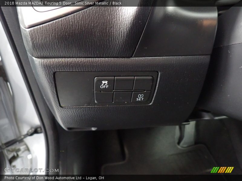 Sonic Silver Metallic / Black 2018 Mazda MAZDA3 Touring 5 Door