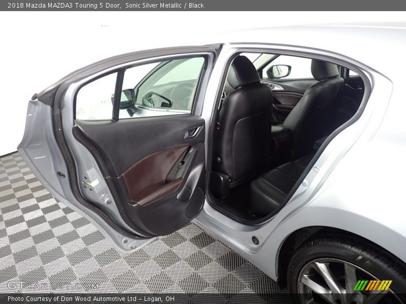 Sonic Silver Metallic / Black 2018 Mazda MAZDA3 Touring 5 Door
