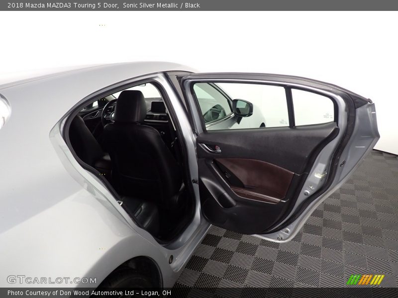 Sonic Silver Metallic / Black 2018 Mazda MAZDA3 Touring 5 Door