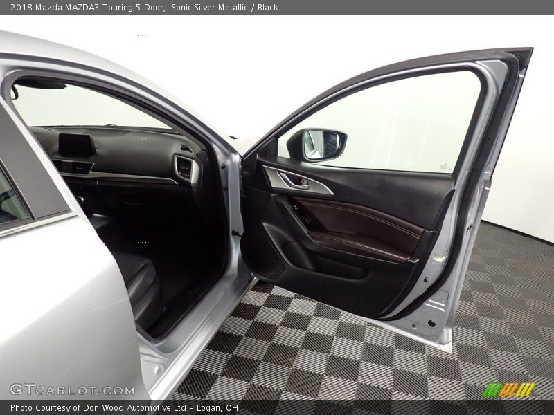 Sonic Silver Metallic / Black 2018 Mazda MAZDA3 Touring 5 Door