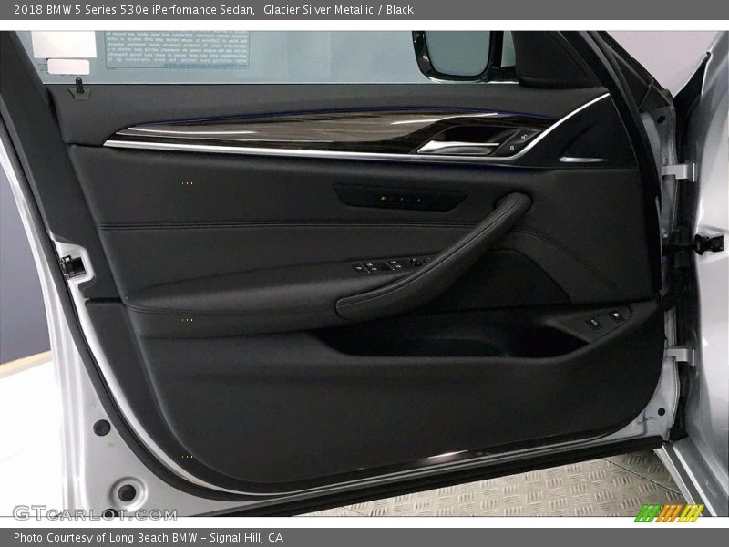 Glacier Silver Metallic / Black 2018 BMW 5 Series 530e iPerfomance Sedan