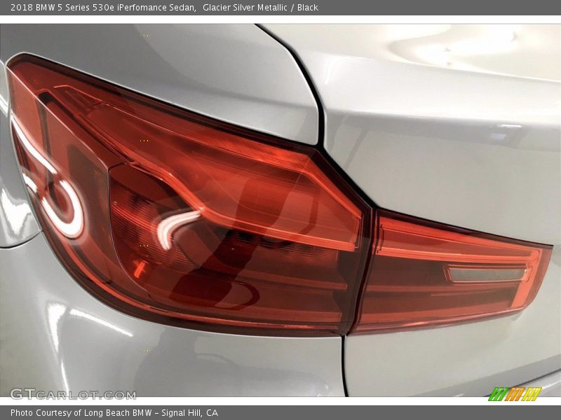 Glacier Silver Metallic / Black 2018 BMW 5 Series 530e iPerfomance Sedan