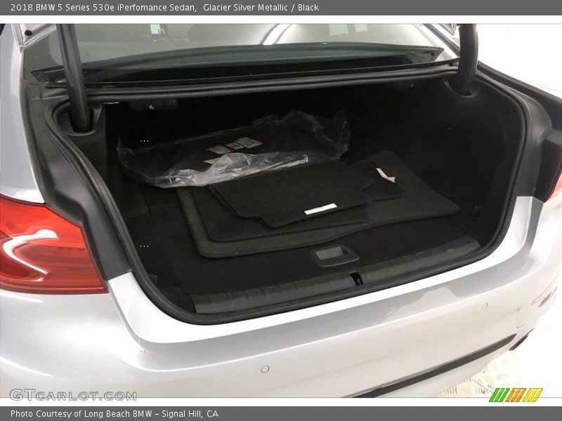 Glacier Silver Metallic / Black 2018 BMW 5 Series 530e iPerfomance Sedan