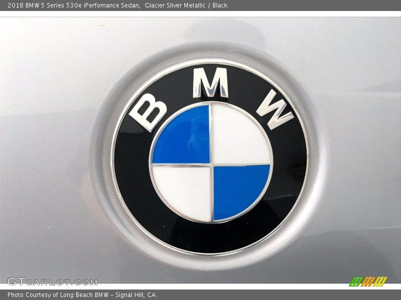 Glacier Silver Metallic / Black 2018 BMW 5 Series 530e iPerfomance Sedan