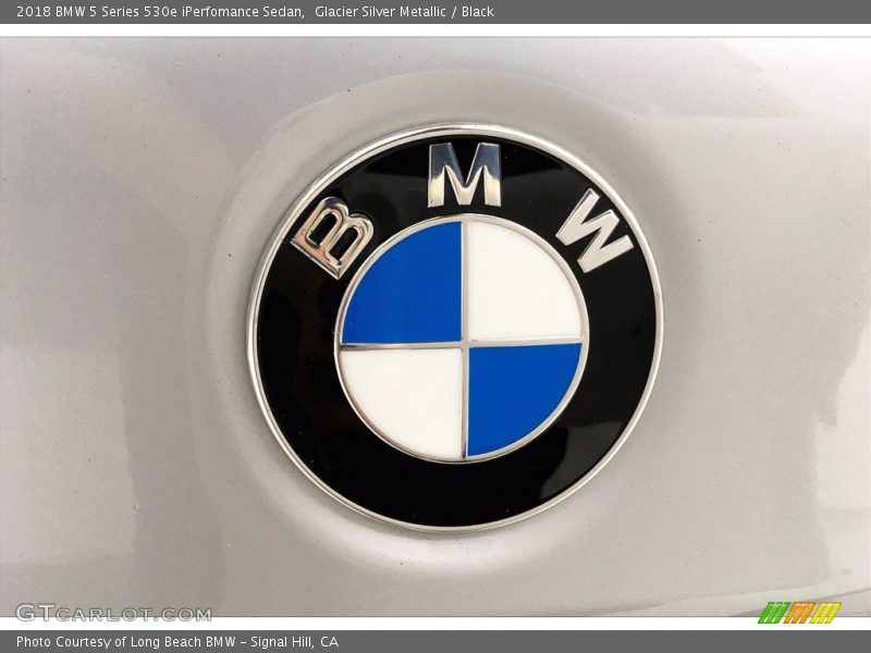 Glacier Silver Metallic / Black 2018 BMW 5 Series 530e iPerfomance Sedan