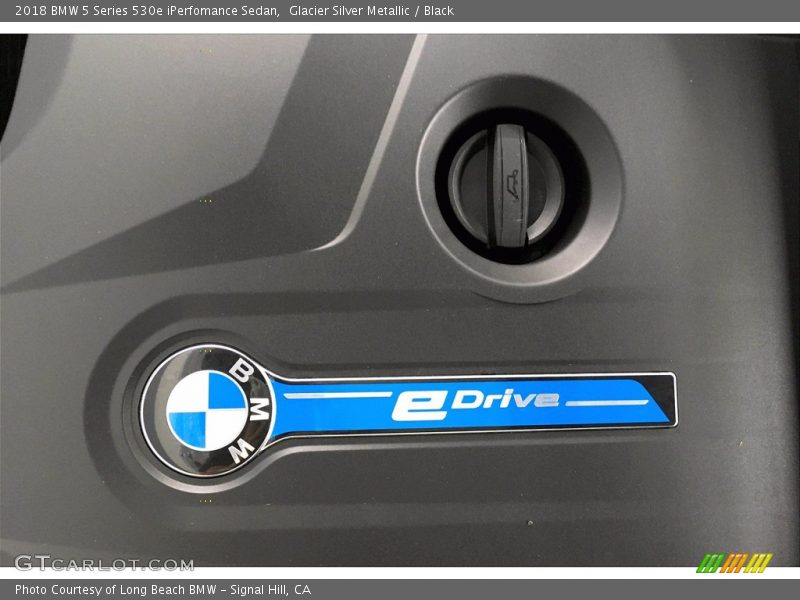 Glacier Silver Metallic / Black 2018 BMW 5 Series 530e iPerfomance Sedan