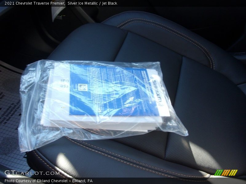 Silver Ice Metallic / Jet Black 2021 Chevrolet Traverse Premier