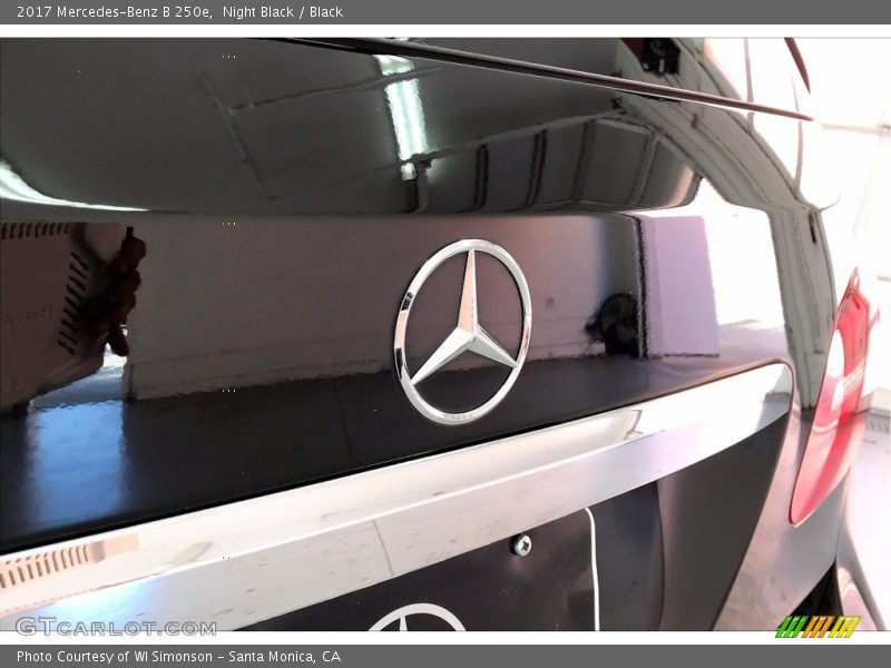 Night Black / Black 2017 Mercedes-Benz B 250e