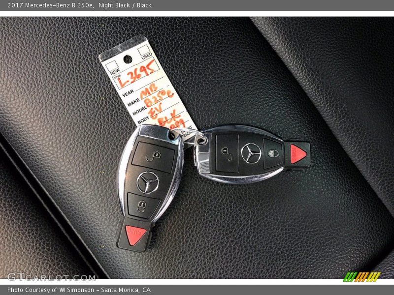 Night Black / Black 2017 Mercedes-Benz B 250e