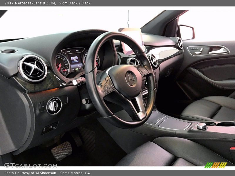 Night Black / Black 2017 Mercedes-Benz B 250e