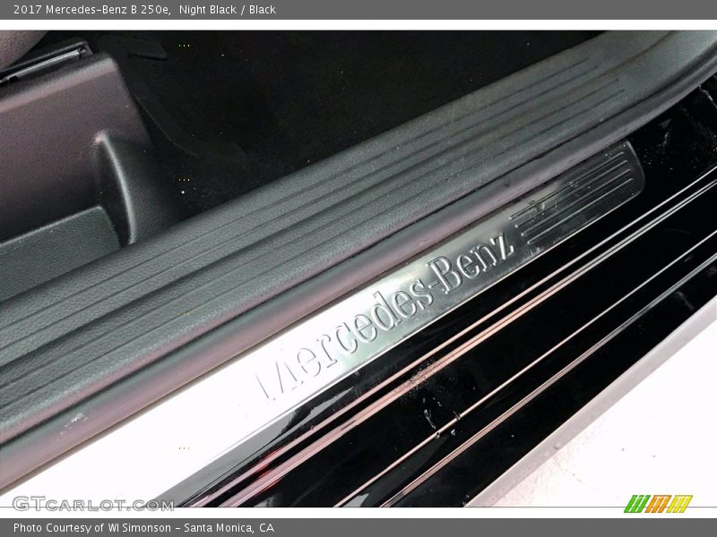 Night Black / Black 2017 Mercedes-Benz B 250e